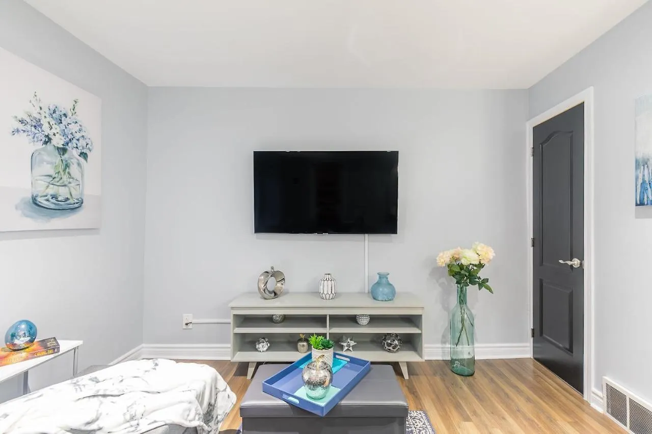 オタワNewly Renovated 1Br Units - Near Little Italyアパートメント オタワ